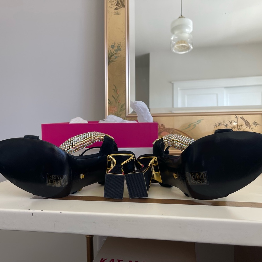 Glamorous Black and Gold Women's Heels - Picture 9 of 9